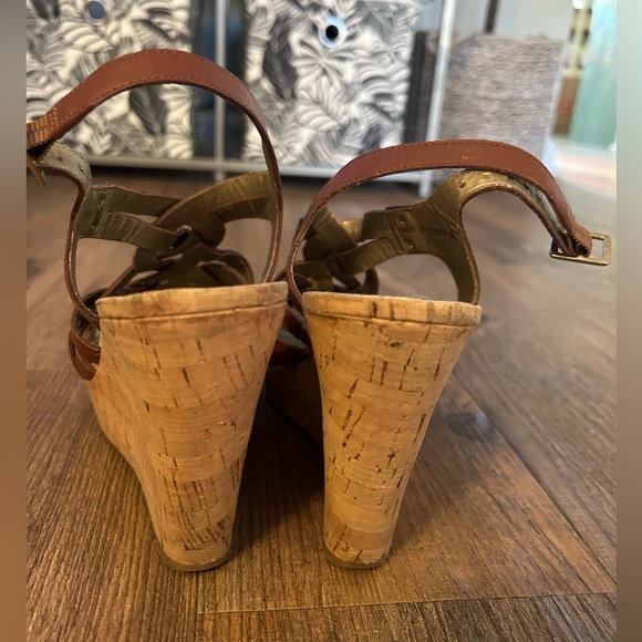 Guess Brown Cork Wedges - Picture 5 of 9